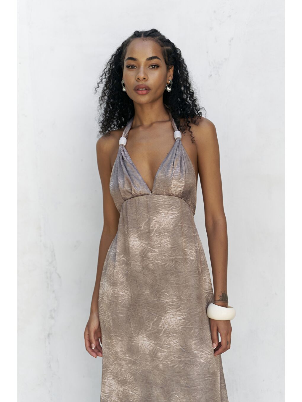 Bej Bahirfiyon Bağlamalı Boncuk Detaylı Vizon Uzun Elbise-1