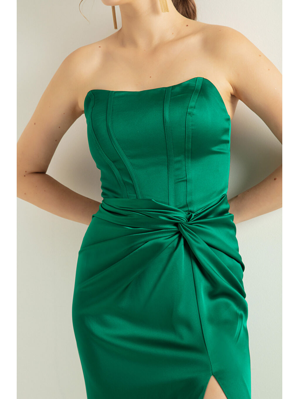 Kadın Zümrüt Yeşili Kruvaze Astarlı Dokuma Korse Detaylı Saten Uzun Abiye Elbise-3