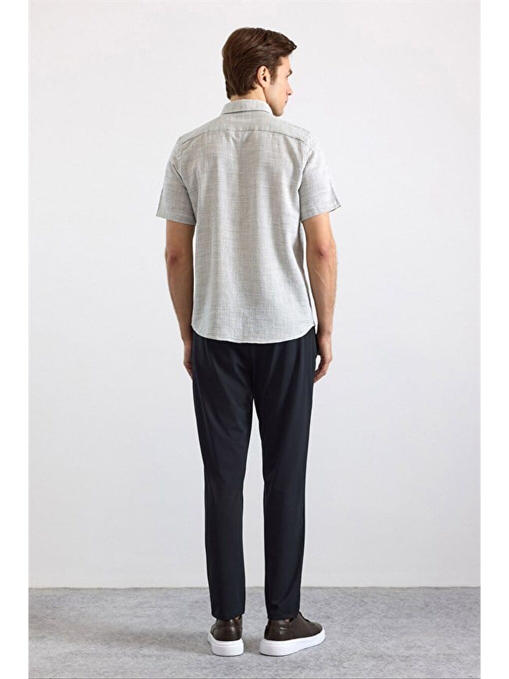 Haki Regular Düğmeli Yaka Düz Düz Kapaksız Cep Düğmeli Kısa Kollu Standart Casual Gömlek-4