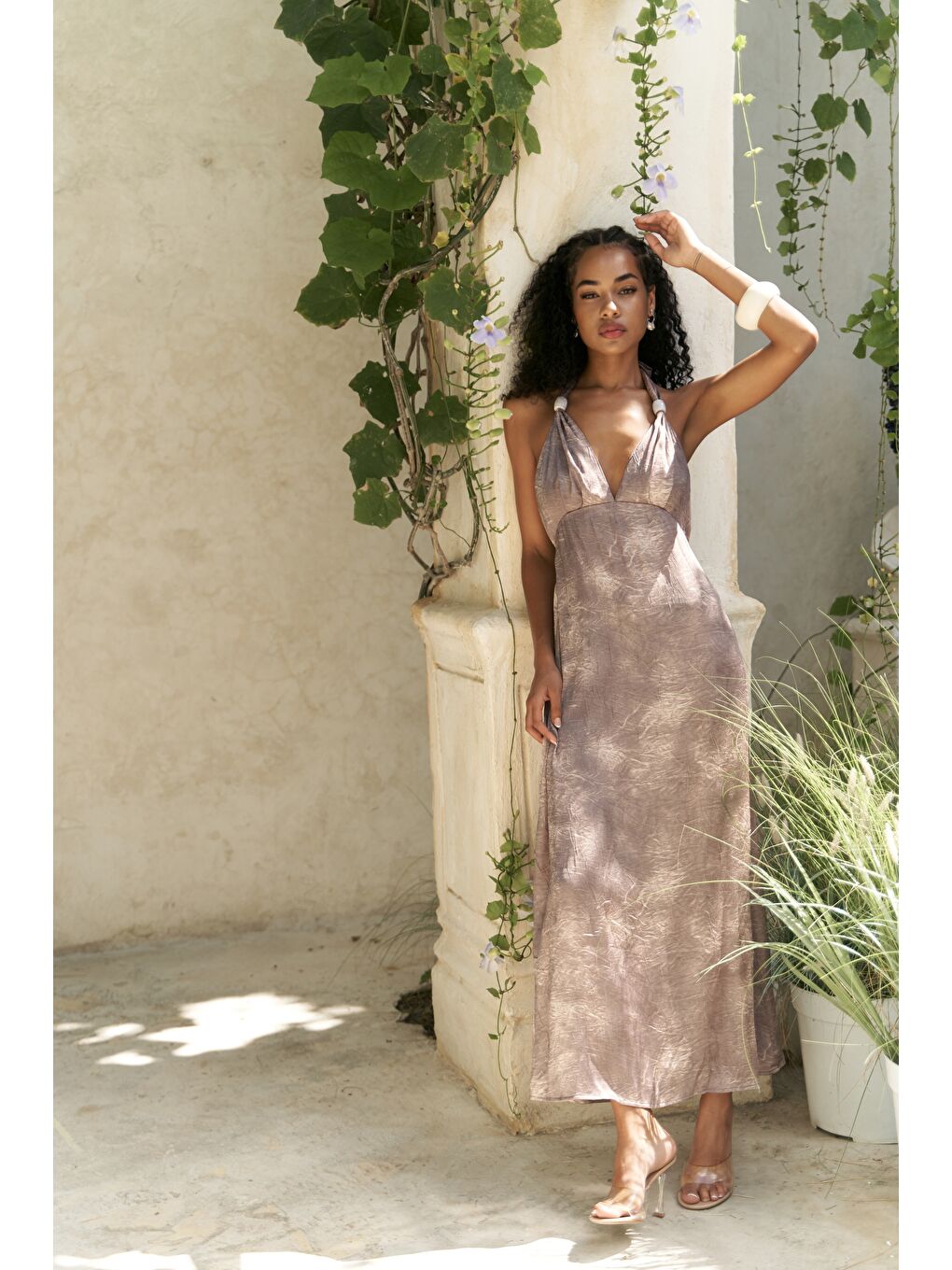 Bej Bahirfiyon Bağlamalı Boncuk Detaylı Vizon Uzun Elbise-5