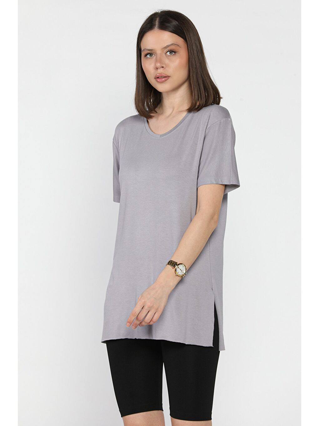 Gri Kadın Bisiklet Yaka Yan Yırtmaç Detaylı Tişört-1