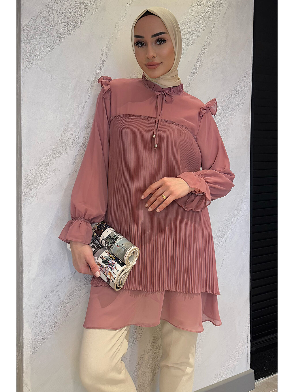 Pembe Kadın Yaka Bağlamalı Pileli Tesettür Şifon Tunik