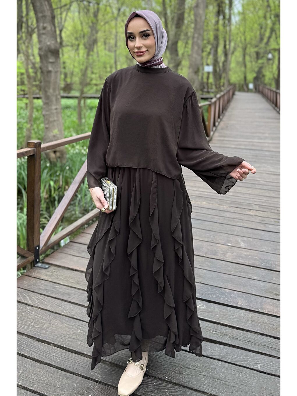 Kahverengi Astarlı Fırfır Detaylı Şifon Etek Bluz İkili Takım