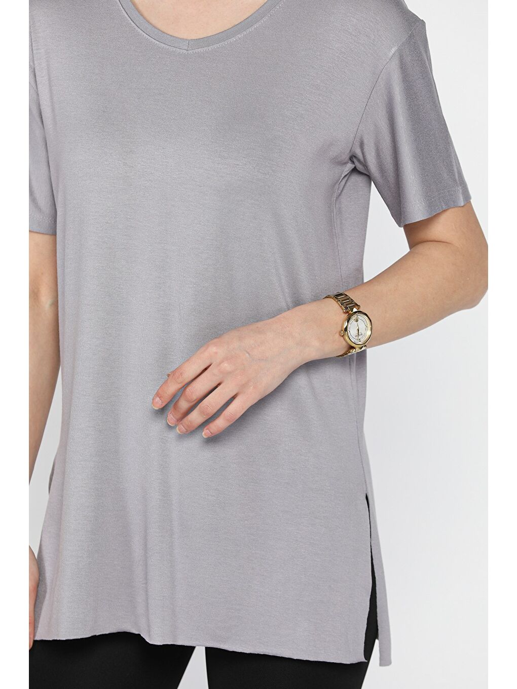 Gri Kadın Bisiklet Yaka Yan Yırtmaç Detaylı Tişört-3