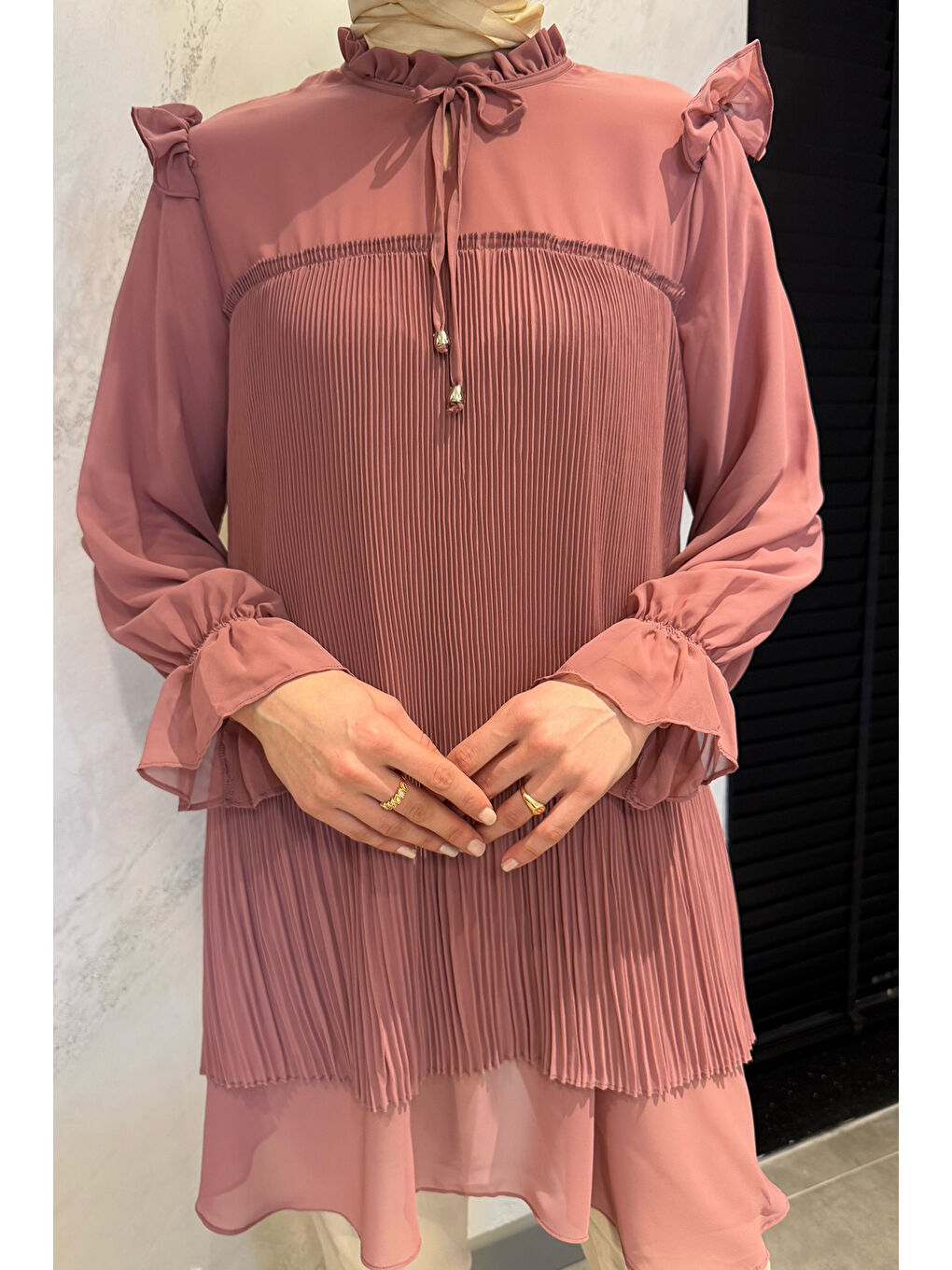 Pembe Kadın Yaka Bağlamalı Pileli Tesettür Şifon Tunik-5
