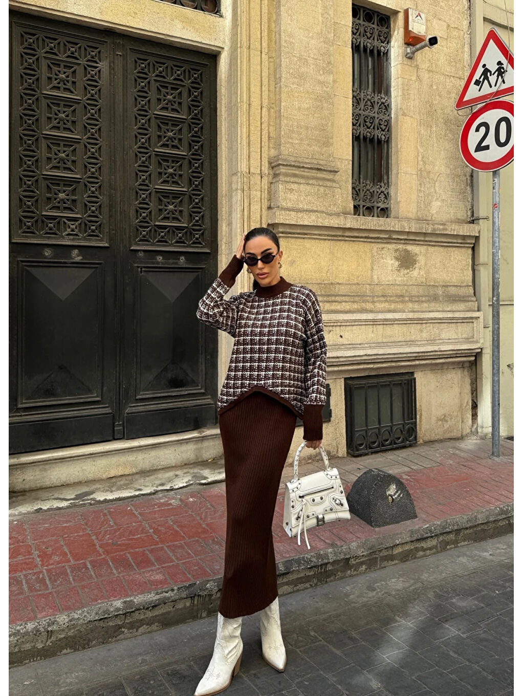 Kahverengi Ekose Desenli Kazak ve Elbise Triko Takım Kahve-4