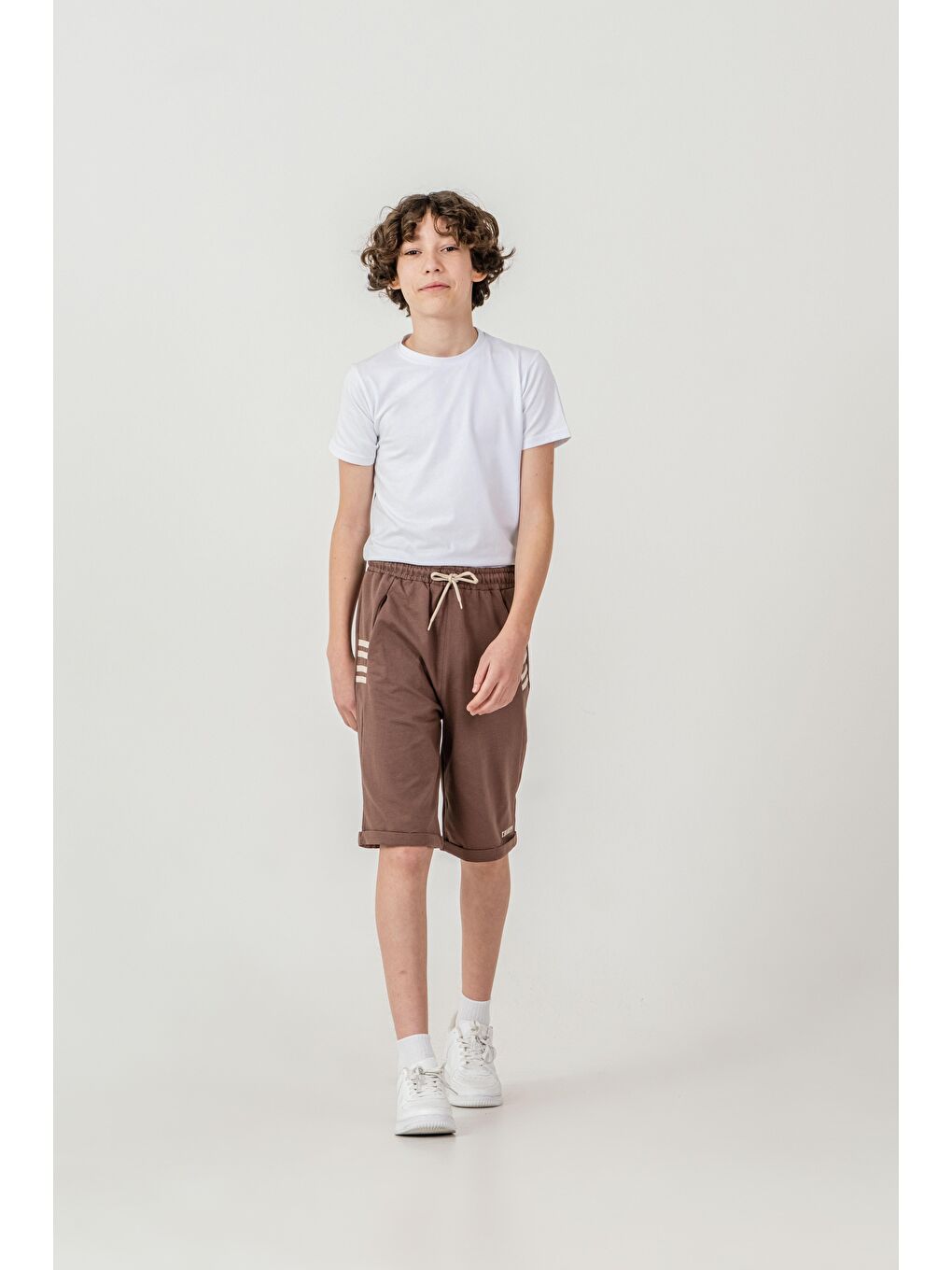 Kahverengi Champs Baskılı Yanlar 4 Şerit Biyeli  Erkek Çocuk Şort