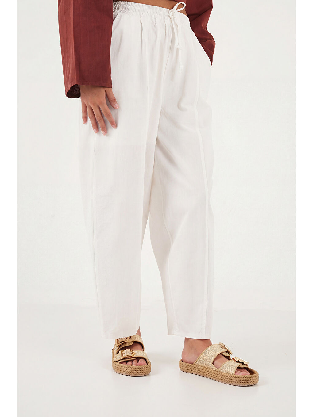 Beyaz Yüksek Bel Bağlamalı Daralan Paça Rahat Pantolon 6923905-4