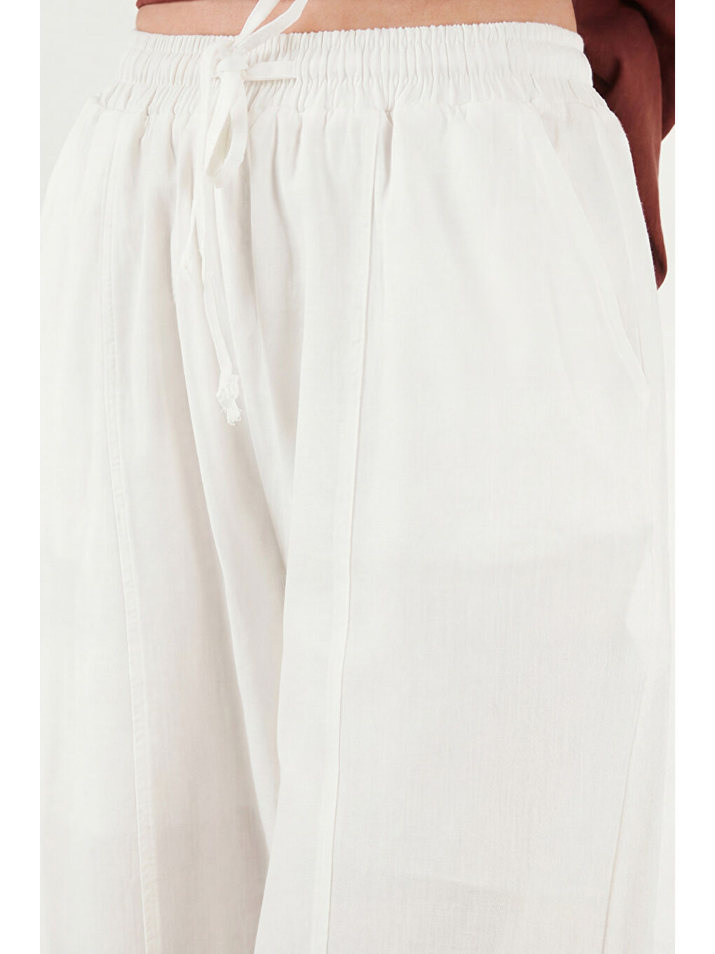 Beyaz Yüksek Bel Bağlamalı Daralan Paça Rahat Pantolon 6923905-5