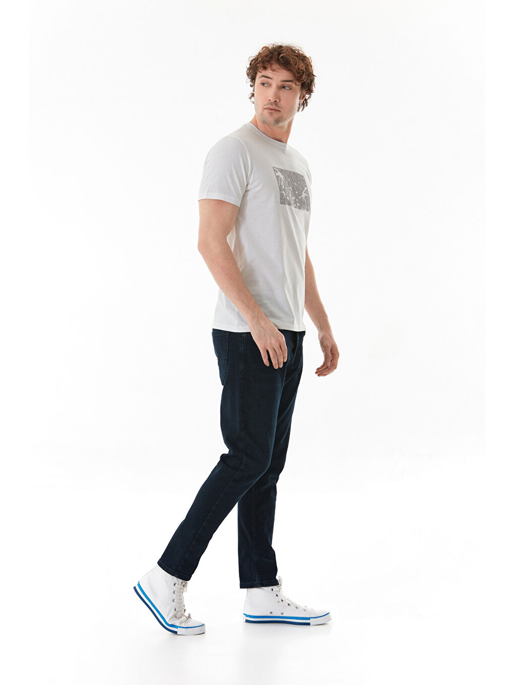 Beyaz Kabartma Baskılı Bisiklet Yaka Tişört-3