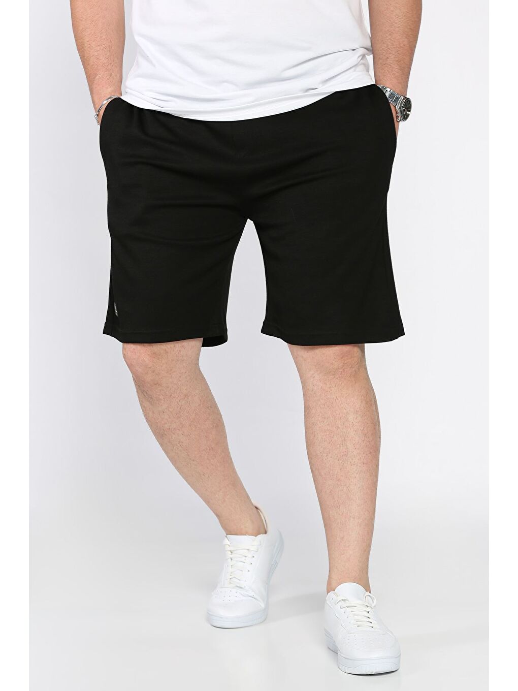 Siyah Bel Bağcıklı Amblemli Erkek Şort