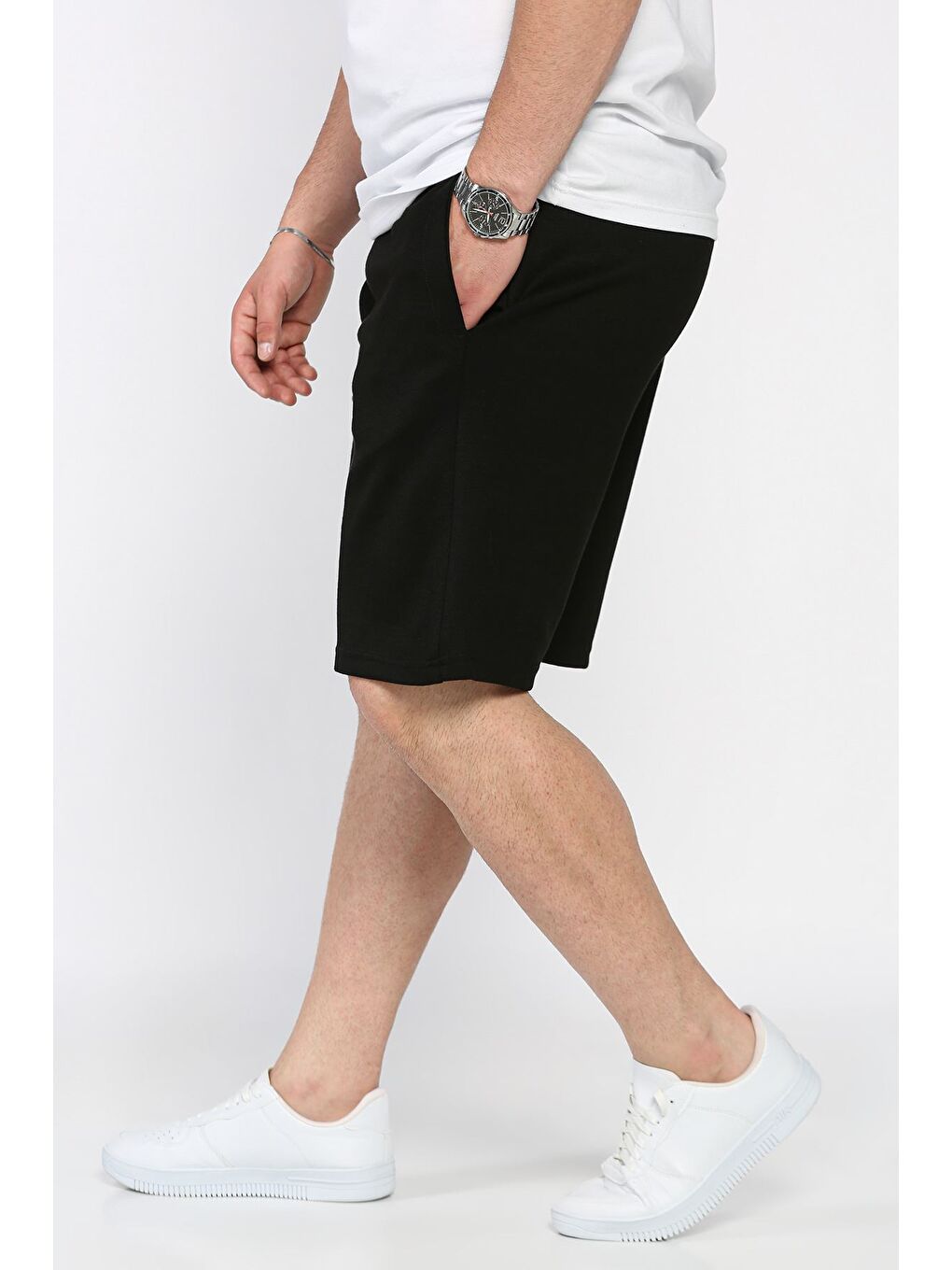 Siyah Bel Bağcıklı Amblemli Erkek Şort-1