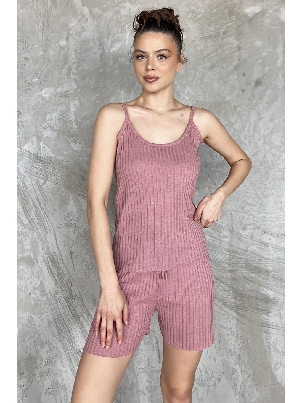 Pembe Kadın Kendinden Çizgi Desenli Şortlu İkili Takım