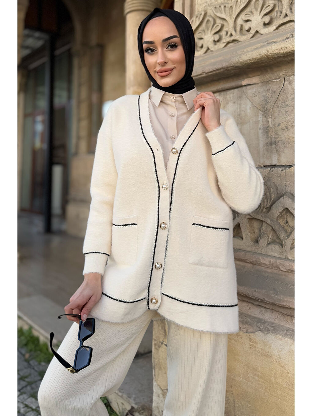 Ekru Kadın Çift Cepli Ön Düğmeli Sakallı Tesettür Hırka-1