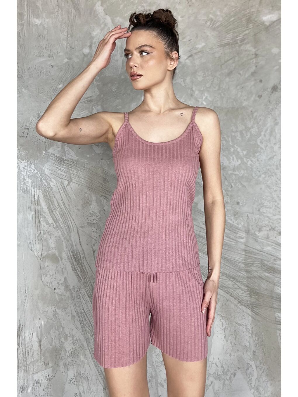 Pembe Kadın Kendinden Çizgi Desenli Şortlu İkili Takım-1