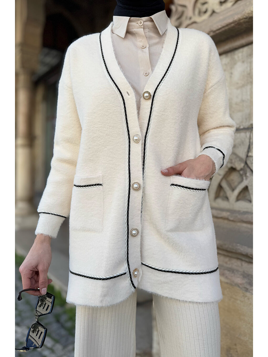 Ekru Kadın Çift Cepli Ön Düğmeli Sakallı Tesettür Hırka-4