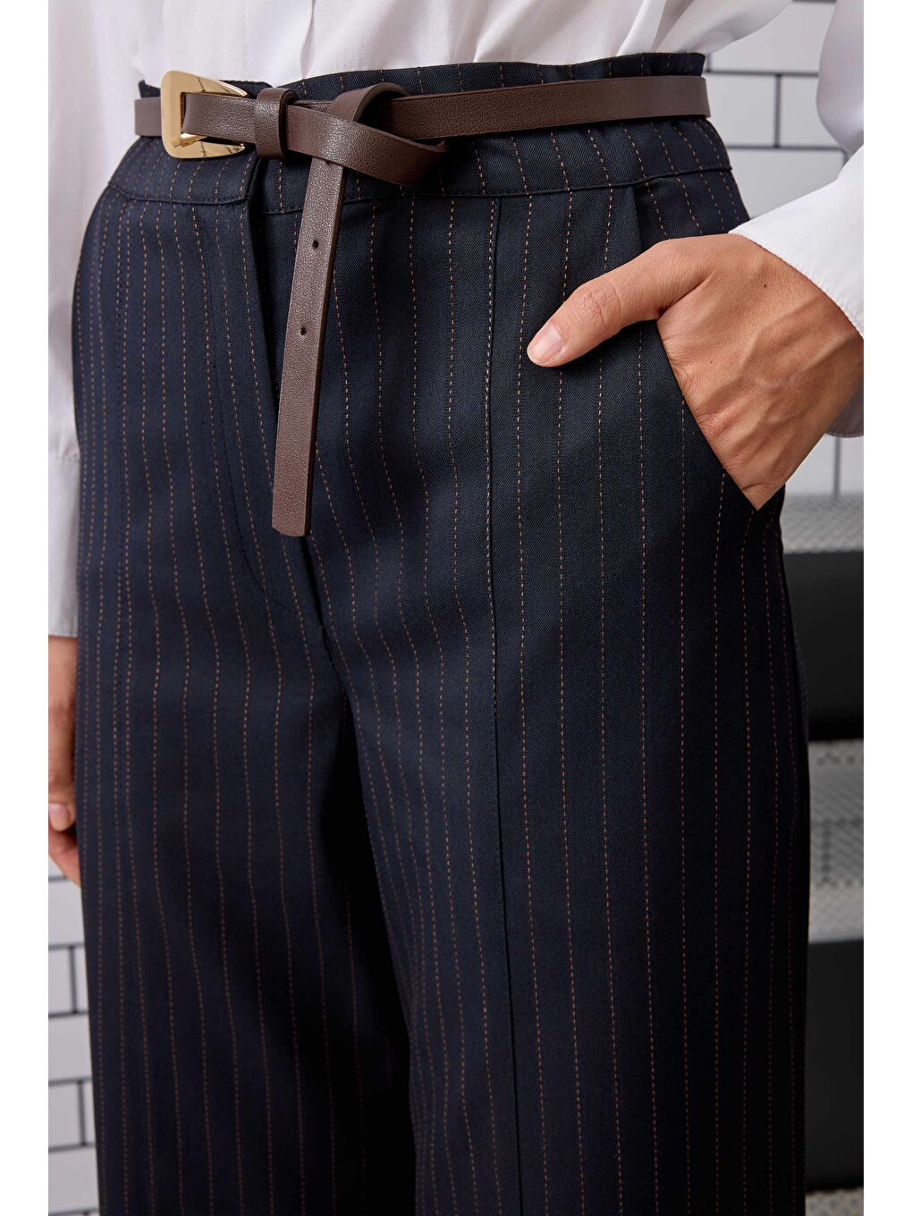 Yırtmaç Detaylı Pantolon Lacivert-4