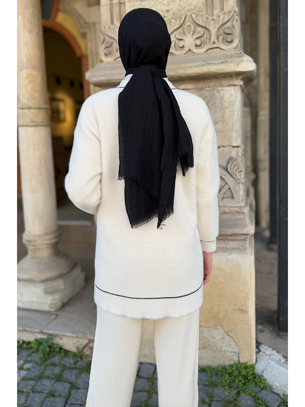 Ekru Kadın Çift Cepli Ön Düğmeli Sakallı Tesettür Hırka-6