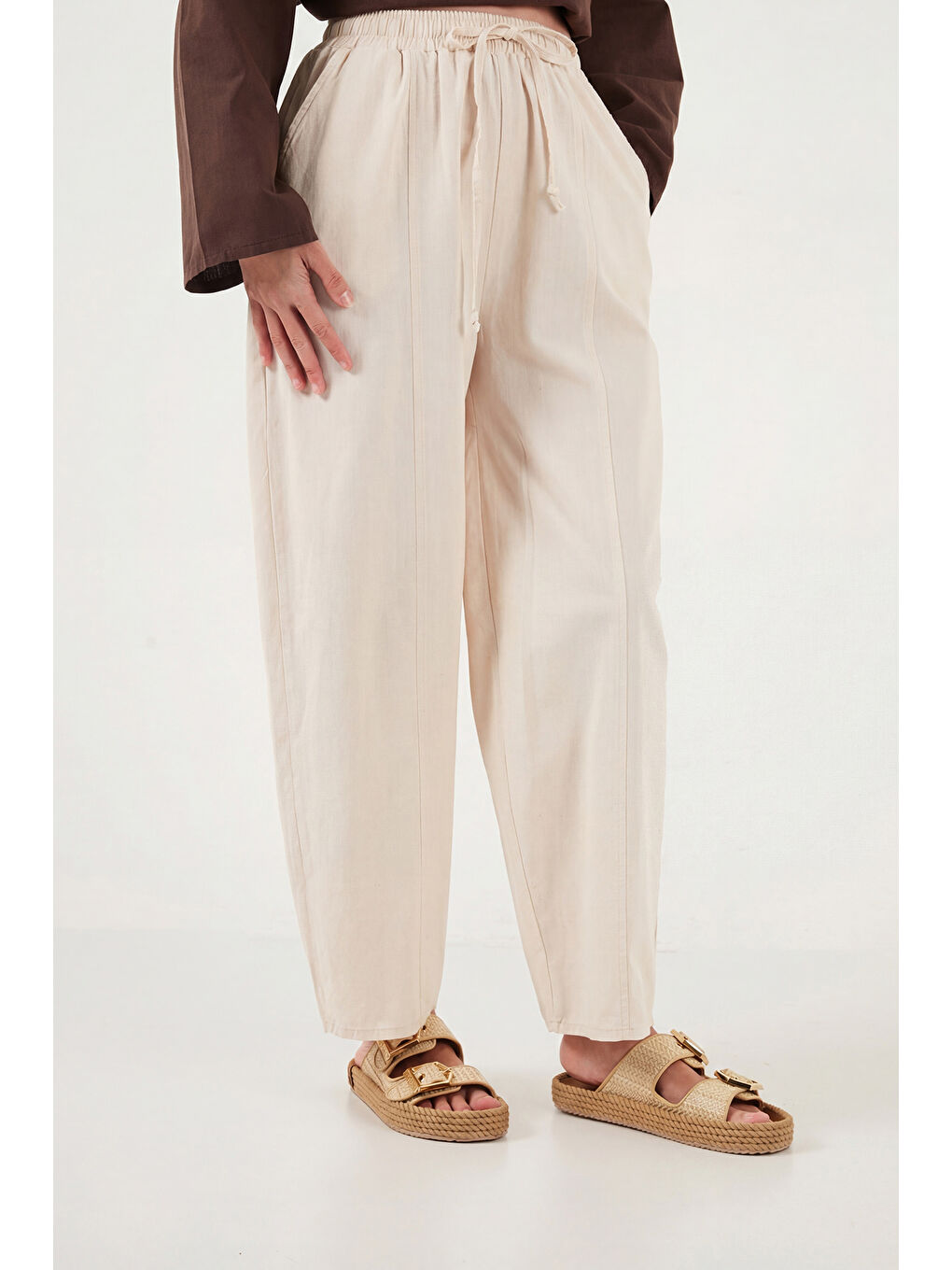 Ekru Yüksek Bel Bağlamalı Daralan Paça Rahat Pantolon 6923905-3