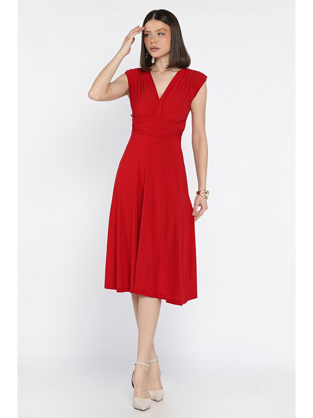 Kırmızı Kadın V Yaka Omuz Vatkalı Pileli Kiloş Elbise