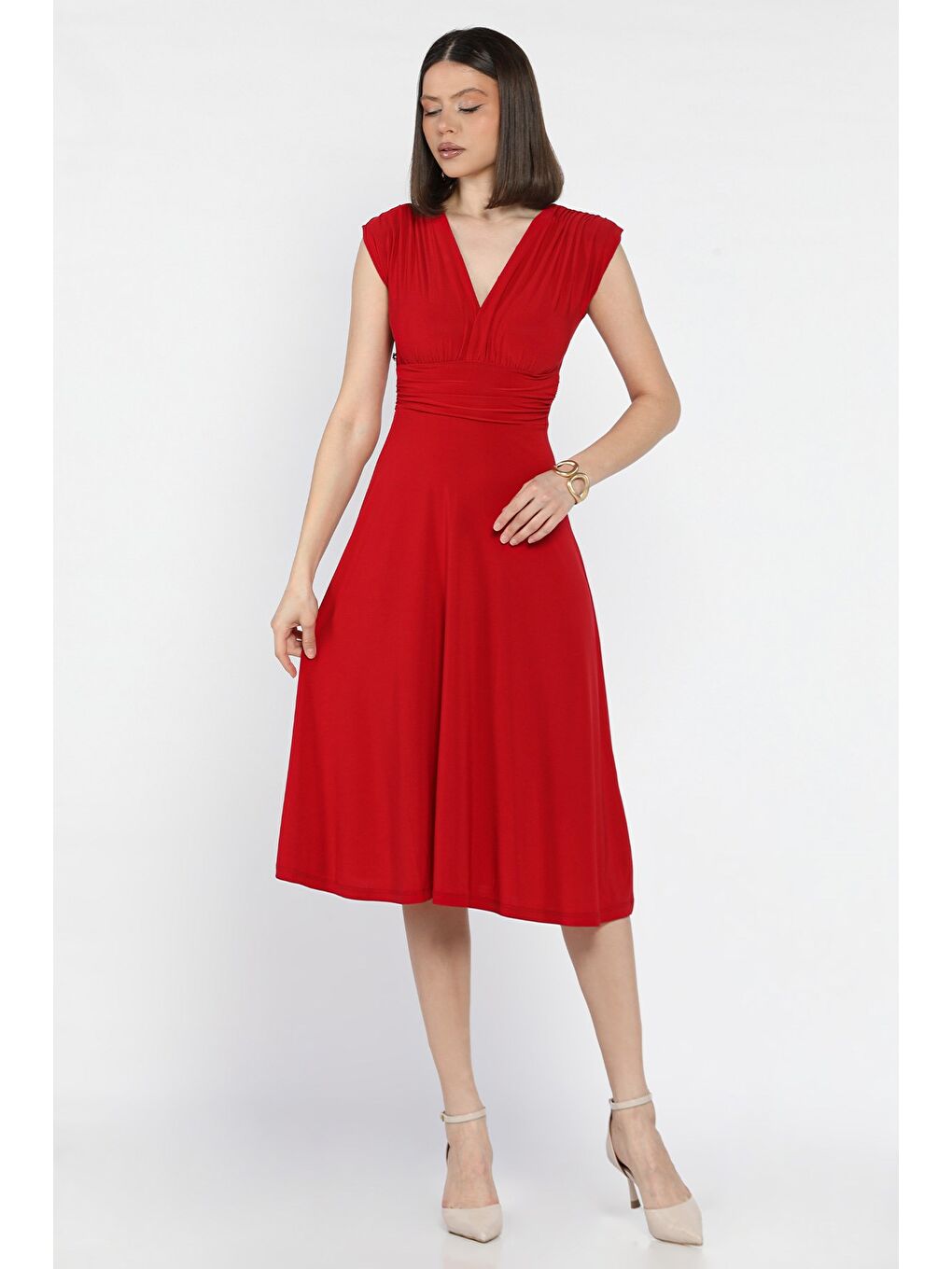 Kırmızı Kadın V Yaka Omuz Vatkalı Pileli Kiloş Elbise-1