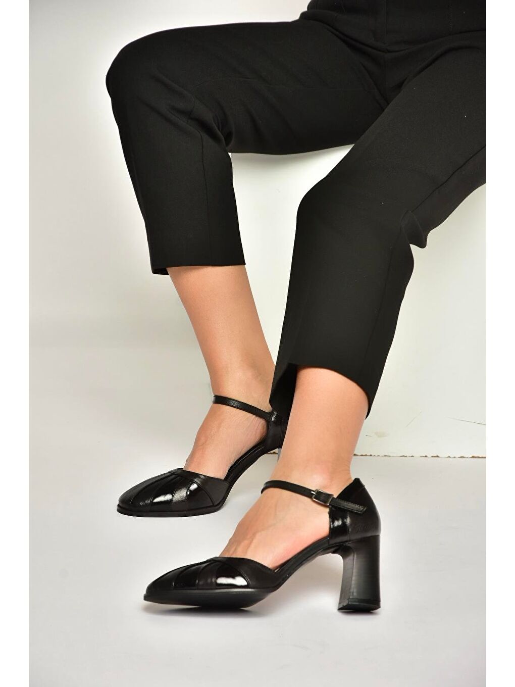 Siyah Kadın Topuklu Ayakkabı Y398360103-1