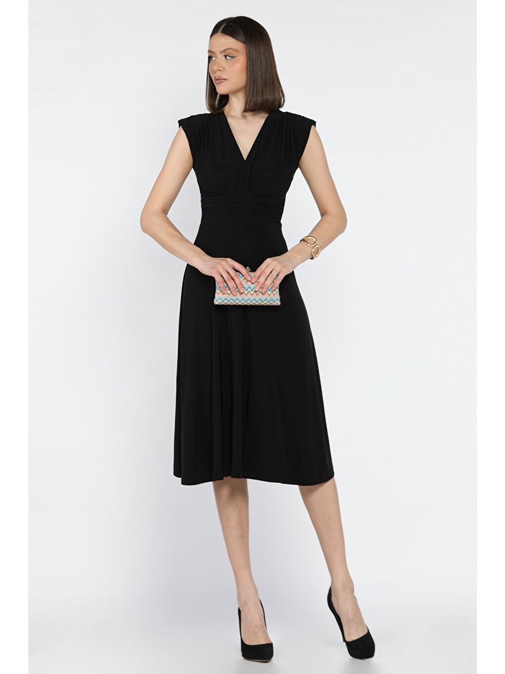 Siyah Kadın V Yaka Omuz Vatkalı Pileli Kiloş Elbise-1