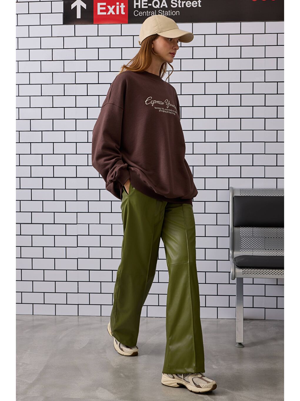 Yeşil Rahat Kesim Deri Pantolon Yosun-1