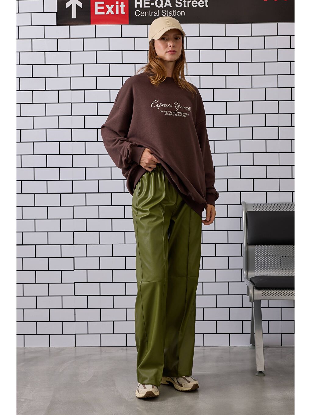 Yeşil Rahat Kesim Deri Pantolon Yosun-2