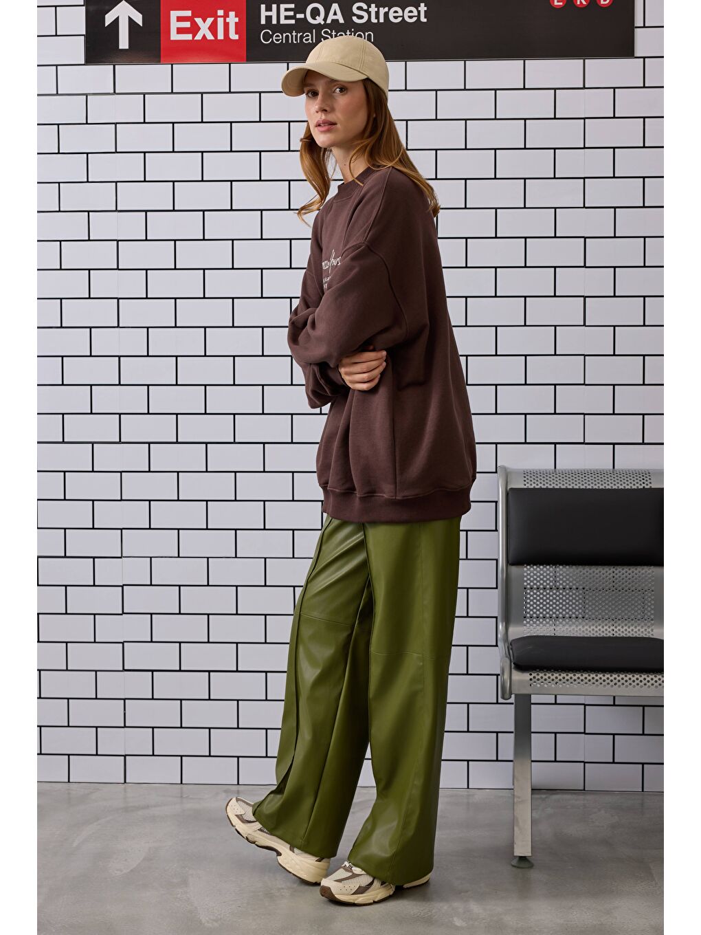 Yeşil Rahat Kesim Deri Pantolon Yosun-3