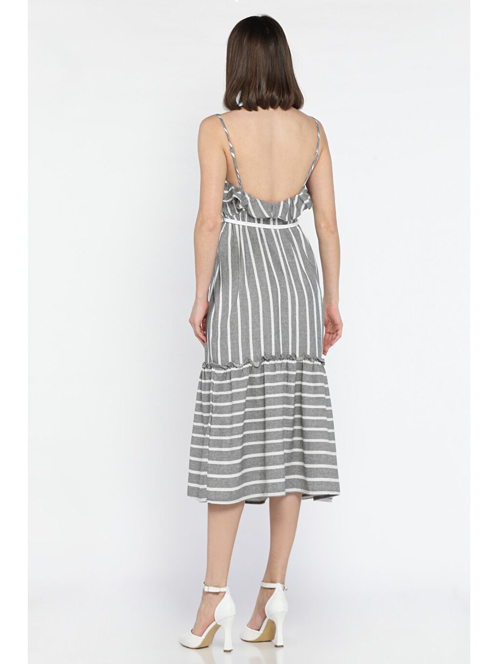 Gri Kadın Ayarlanabilir Askılı Fırfırlı Hasır Kemerli Çizgi Desenli Elbise-2