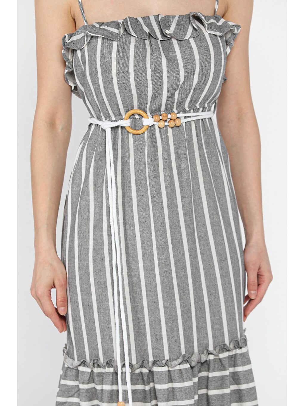 Gri Kadın Ayarlanabilir Askılı Fırfırlı Hasır Kemerli Çizgi Desenli Elbise-3