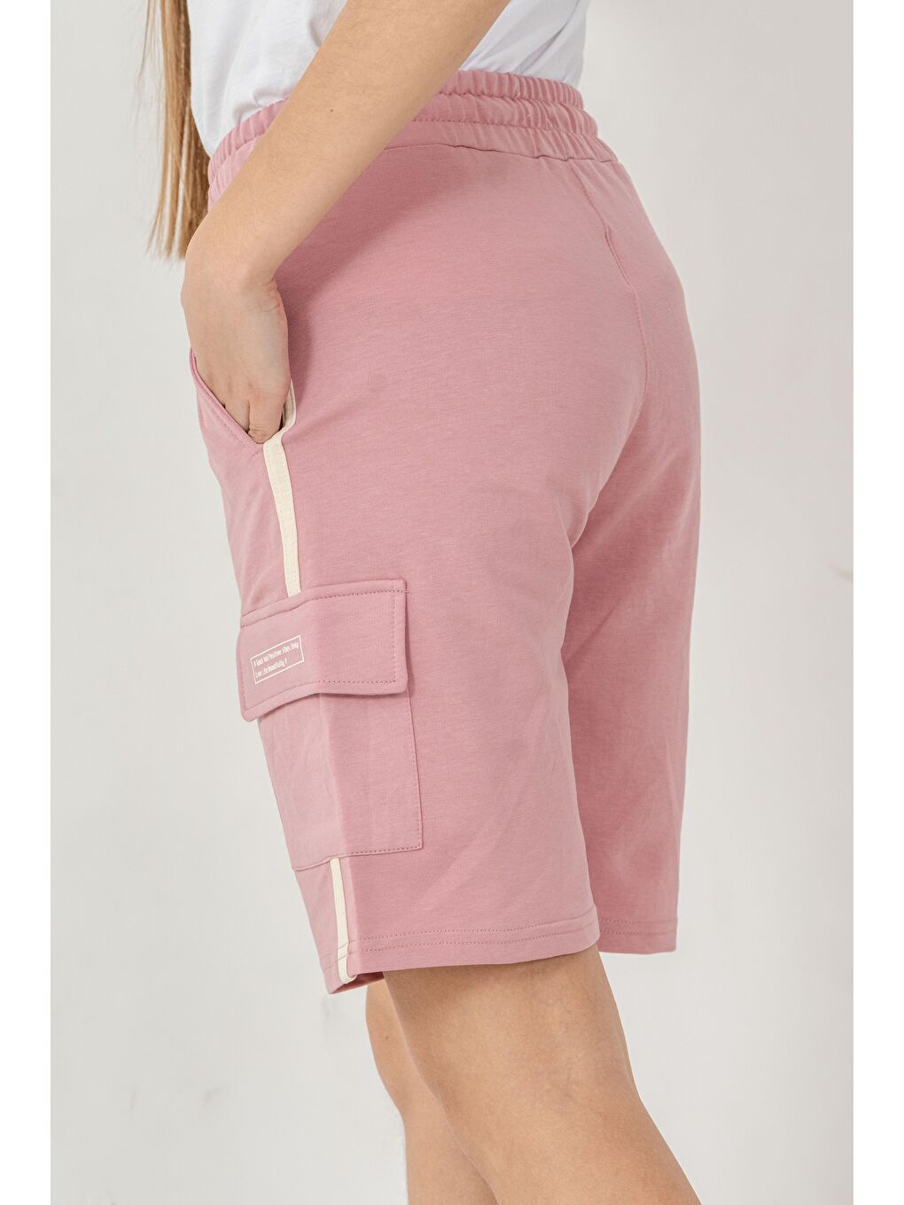 Pembe Kargo Cepli Cep Kapağı Baskılı Yanlar Biyeli Kız Çocuk Şort-4
