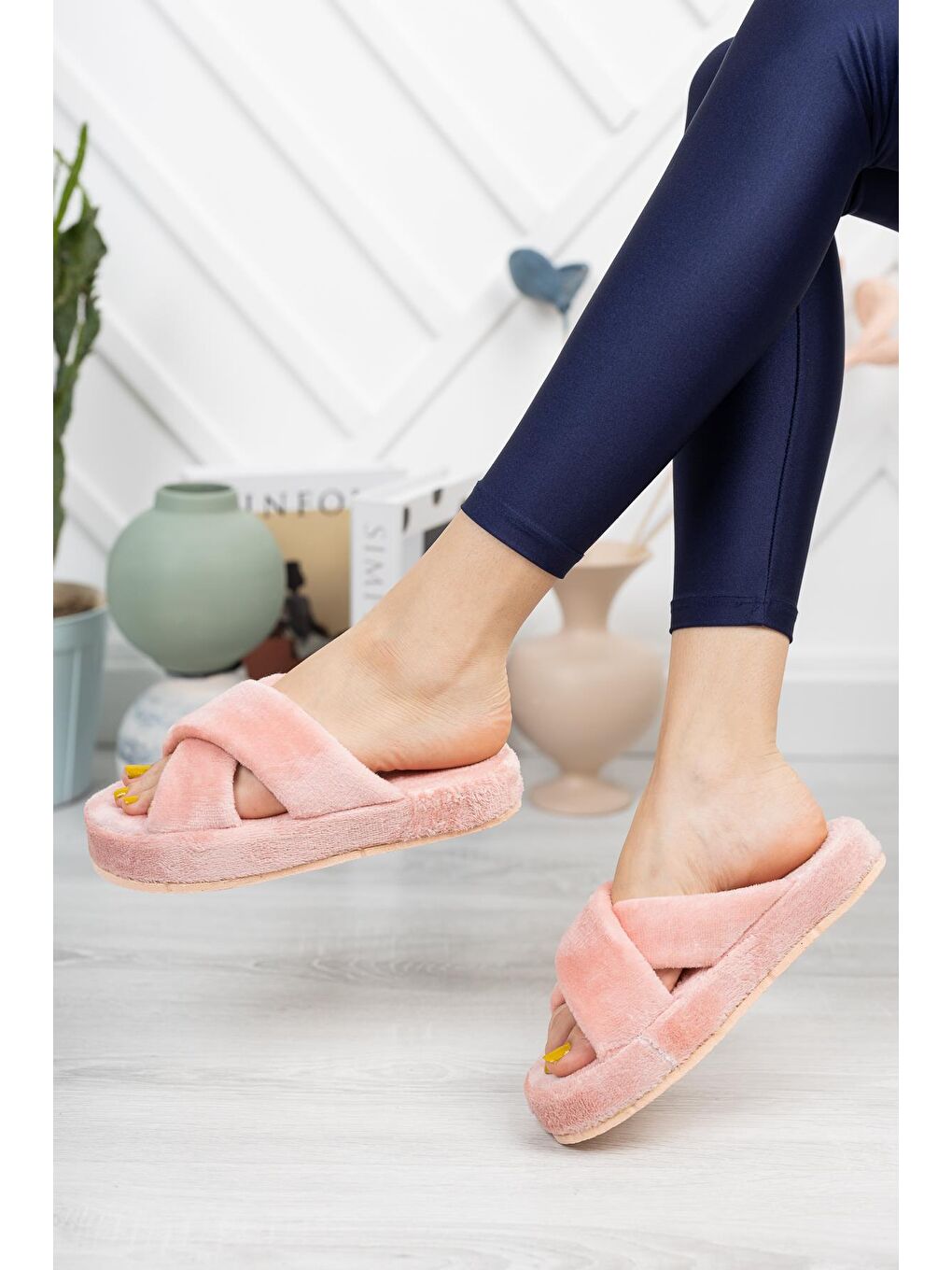 Pembe SMT-02 Çapraz Kadın Ev Terliği Kışlık Yünlü Terlik-1