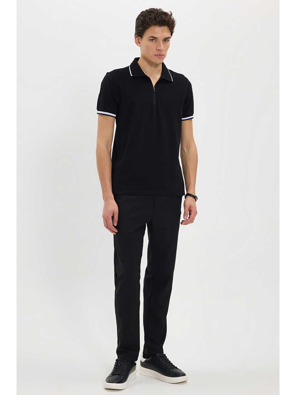 Erkek Slim Fit Dar Kesim %100 Pamuk Jakarlı Düz Yaka Ve Kol Detaylı Siyah Polo Yaka Tişört-1