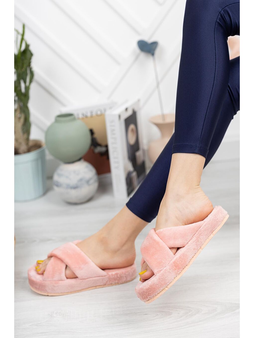 Pembe SMT-02 Çapraz Kadın Ev Terliği Kışlık Yünlü Terlik-2