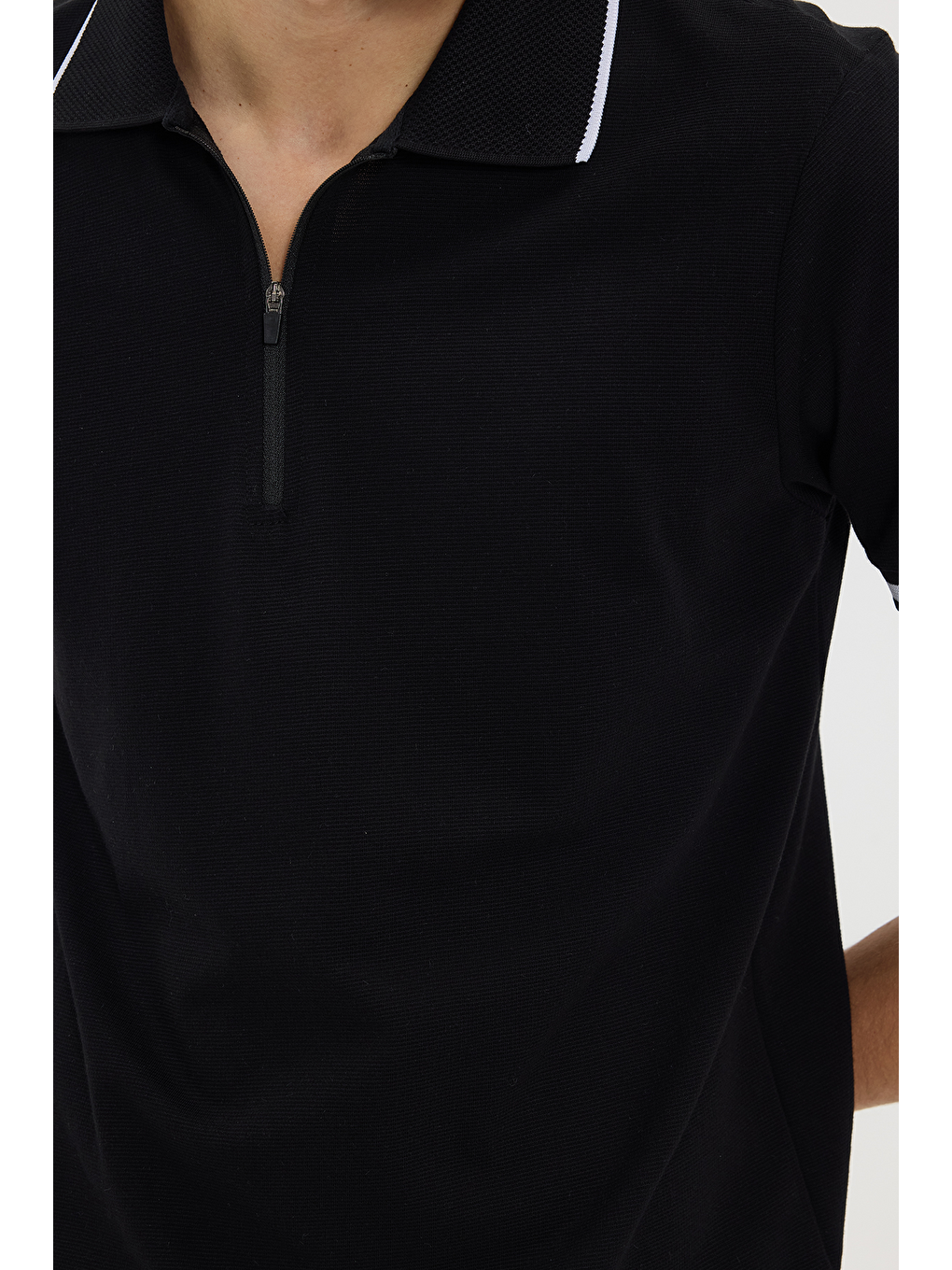 Erkek Slim Fit Dar Kesim %100 Pamuk Jakarlı Düz Yaka Ve Kol Detaylı Siyah Polo Yaka Tişört-3