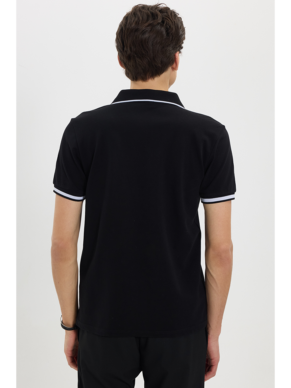 Erkek Slim Fit Dar Kesim %100 Pamuk Jakarlı Düz Yaka Ve Kol Detaylı Siyah Polo Yaka Tişört-5