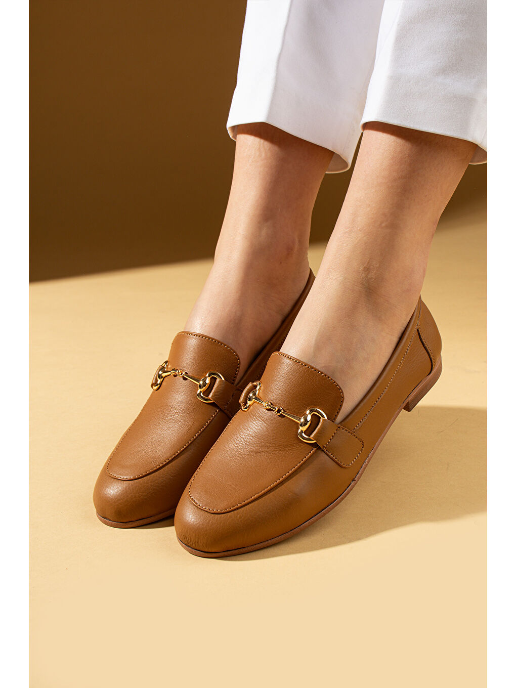 Kahverengi Hakiki Deri Gold Tokalı Rahat Kalıp Kadın Babet 017-075-25