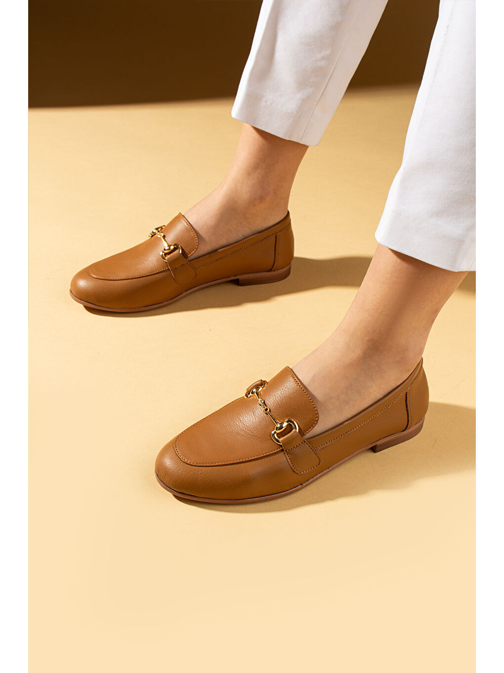 Kahverengi Hakiki Deri Gold Tokalı Rahat Kalıp Kadın Babet 017-075-25-1