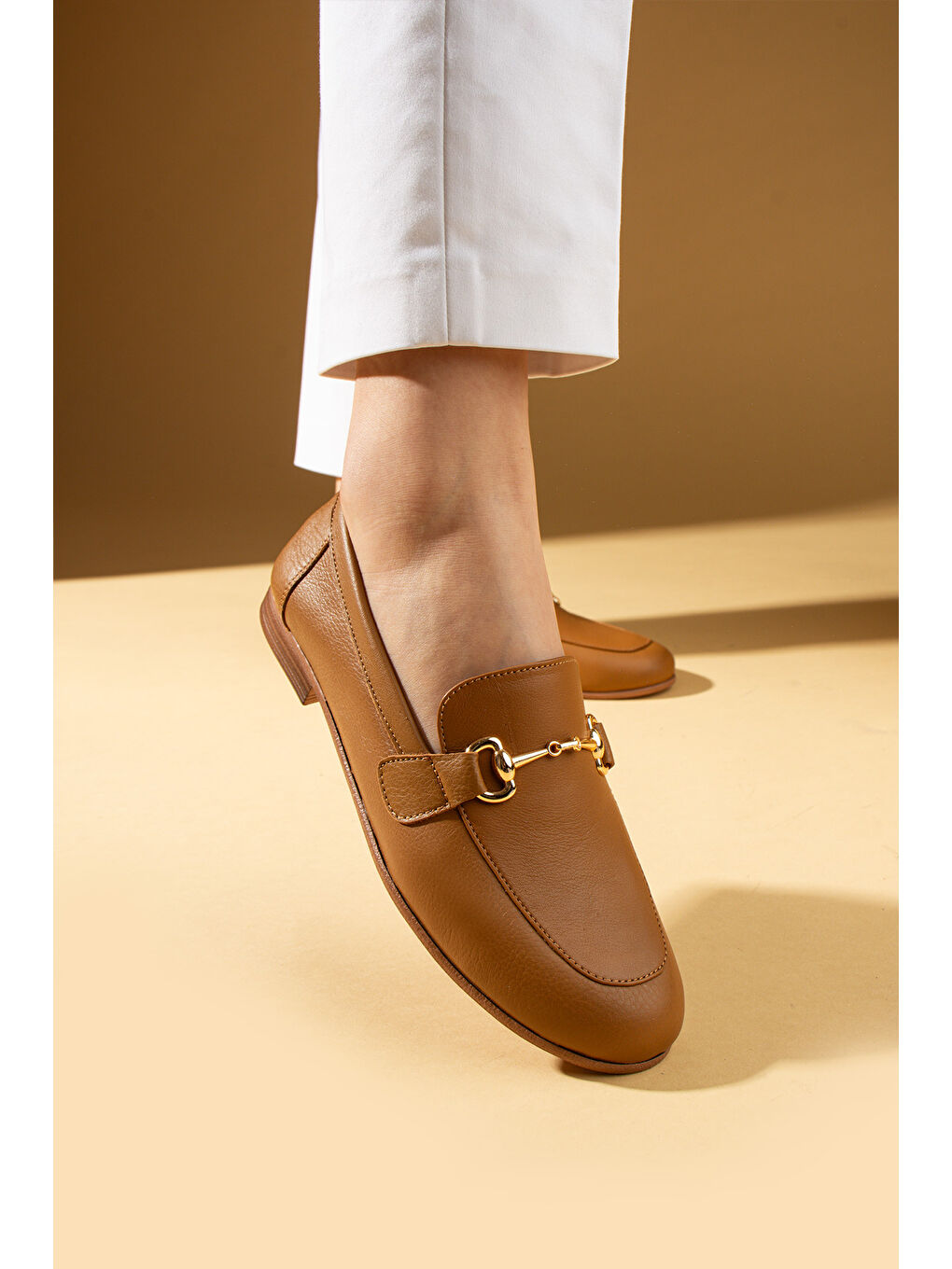 Kahverengi Hakiki Deri Gold Tokalı Rahat Kalıp Kadın Babet 017-075-25-2