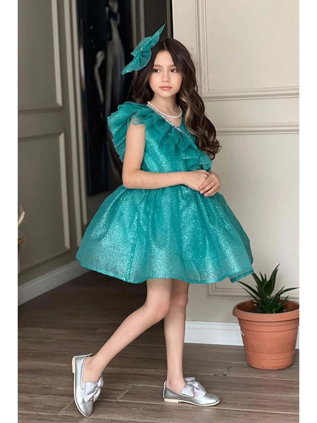 Turkuaz Kız Çocuk Omuzdan Göğse Fırfır Detaylı Taş İşlemeli Üzeri Simli Kabarık Abiye