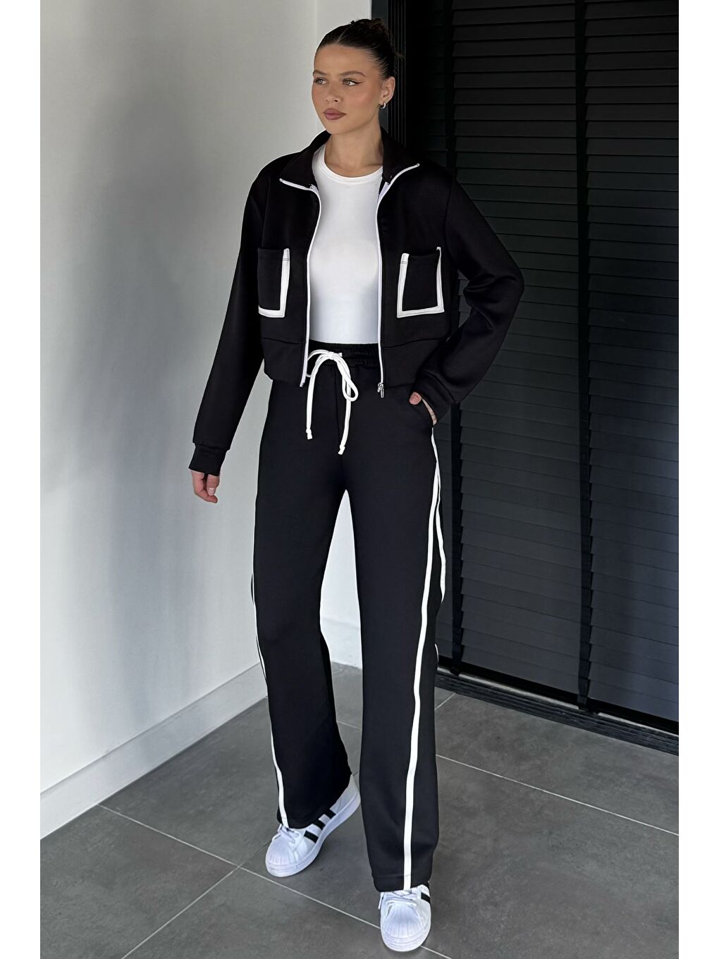 Siyah Kadın Ön Fermuarlı Çift Cepli Şerit Desenli Sweat Bel Lastikli Pantolon İkili Takım-1
