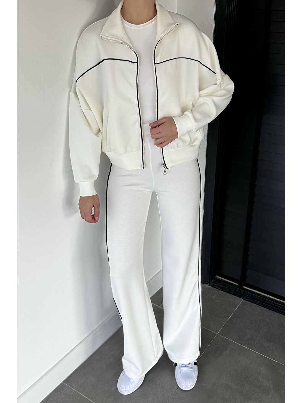 Ekru Kadın Şerit Detaylı Ön Fermuarlı Oversize Sweat Bel Lastikli Pantolon İkili Takım