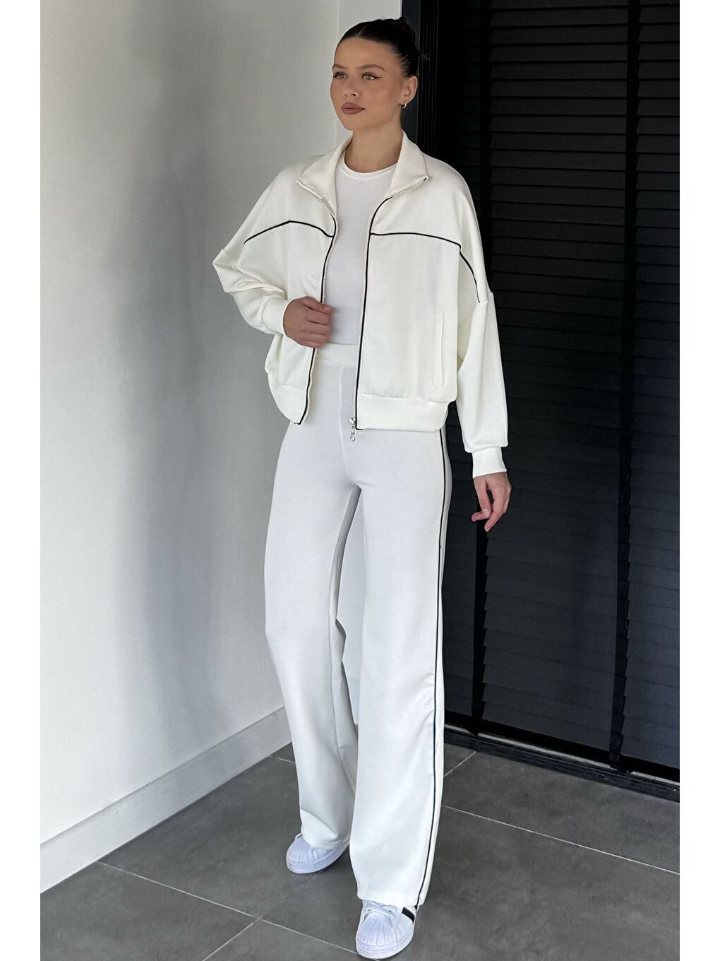 Ekru Kadın Şerit Detaylı Ön Fermuarlı Oversize Sweat Bel Lastikli Pantolon İkili Takım-1