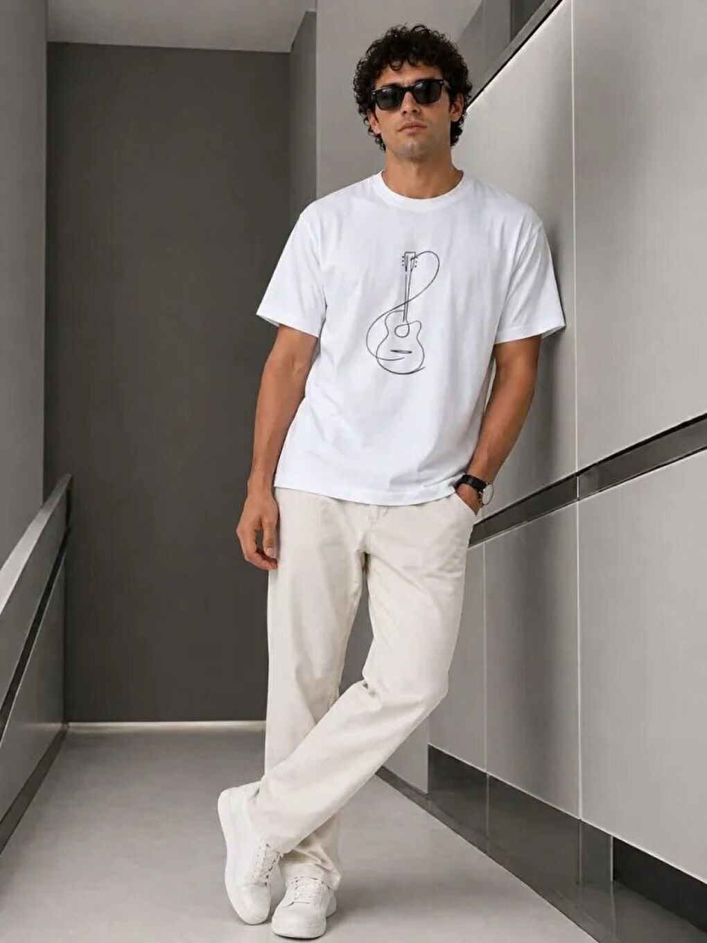 Beyaz Erkek Minimal Gitar Baskılı Tişört-1