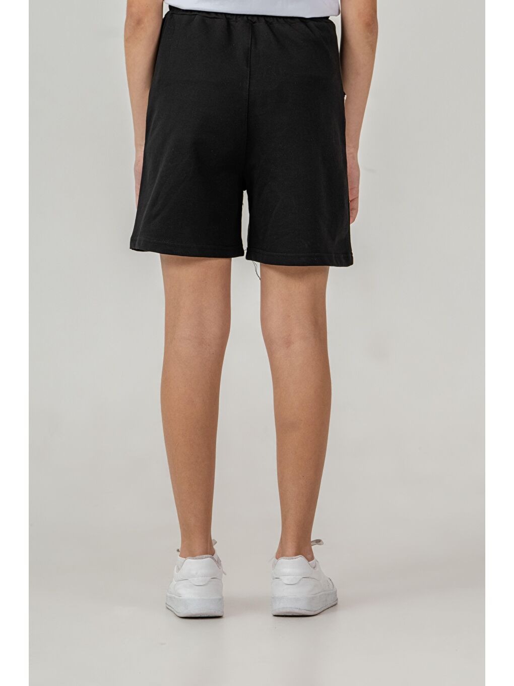 Siyah Yanlar Çift Şerit Biyeli Kız Çocuk Şort-5