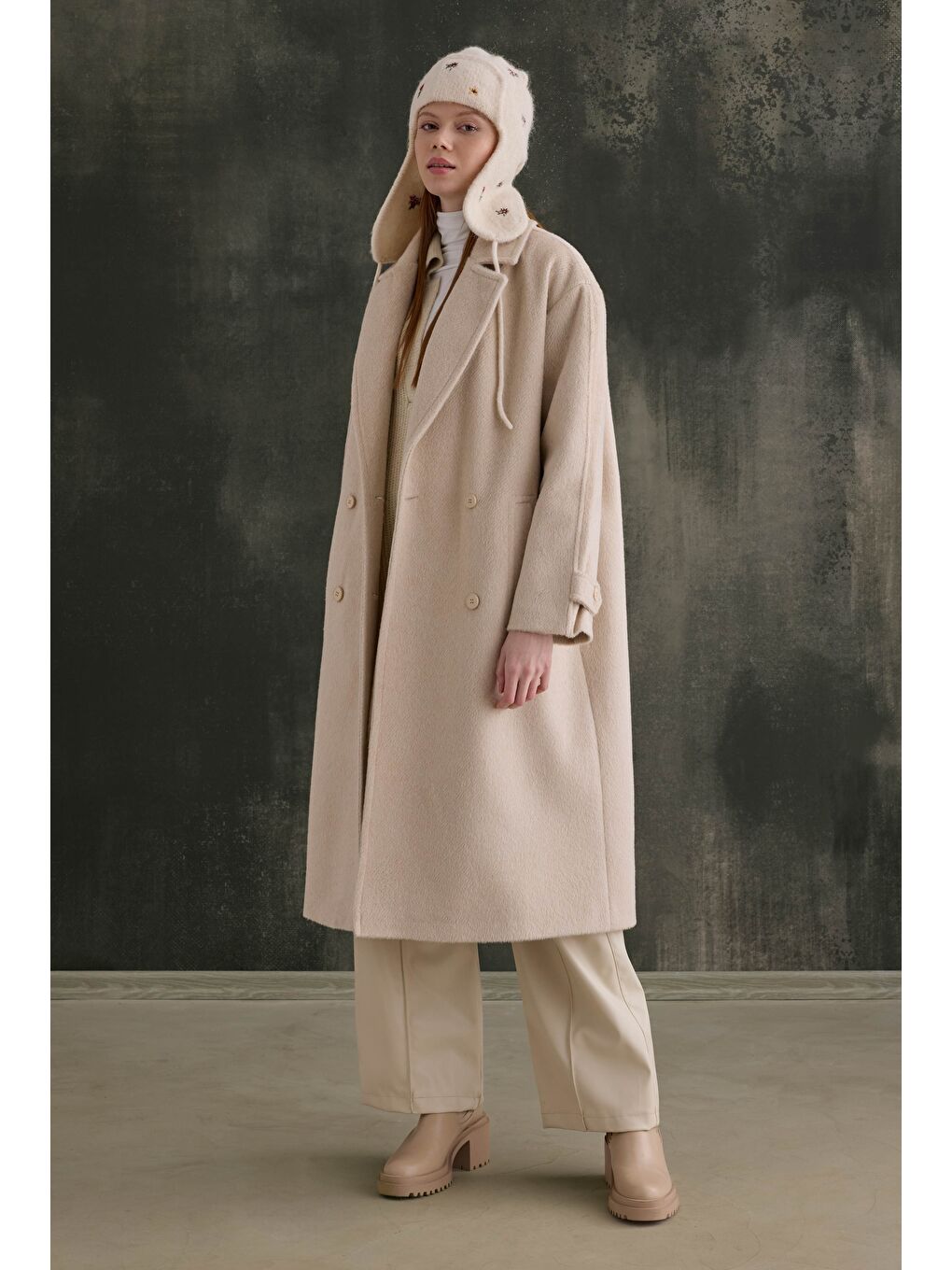 Beyaz Kruvaze Uzun Kaban Kemik