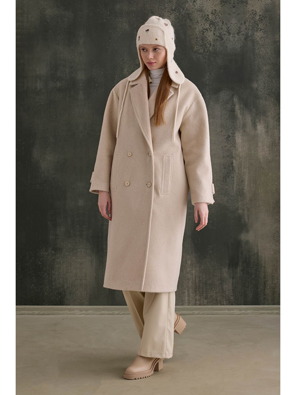 Beyaz Kruvaze Uzun Kaban Kemik-1