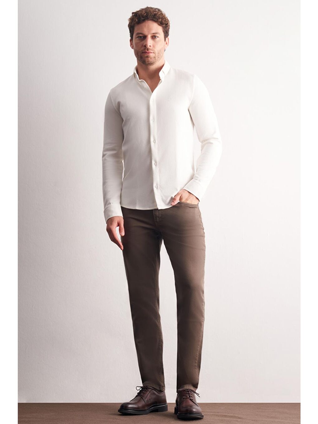 Beyaz Smart Düğmeli Yaka Uzun Kol Cepsiz Slim Fit Casual Gömlek 1004255167-1